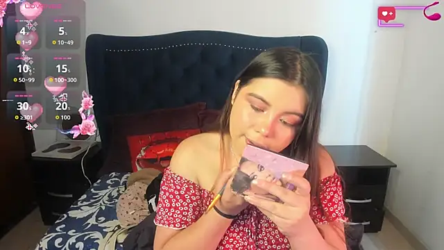 Snapshot of LucyPetit chatting on 09-27-25, 02:00 LucyPetit online show from 09-27-25, 02:00