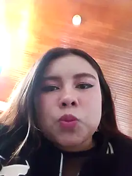 Snapshot of LucyPetit chatting on 10-14-25, 01:23 LucyPetit online show from 10-14-25, 01:23