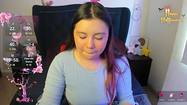 Snapshot of LucyPetit chatting on 10-21-25, 01:23 LucyPetit online show from 10-21-25, 01:23