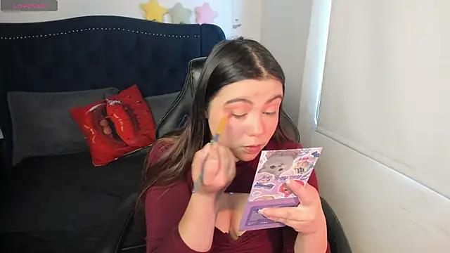 Snapshot of LucyPetit chatting on 11-26-25, 02:07 LucyPetit online show from 11-26-25, 02:07