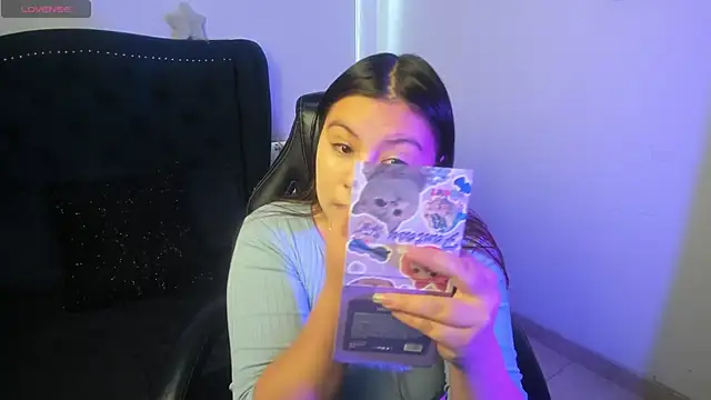 Snapshot of LucyPetit chatting on 12-02-25, 12:54 LucyPetit online show from 12-02-25, 12:54