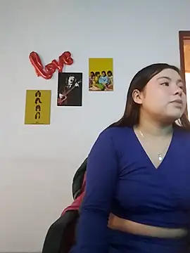 Snapshot of LucyPetit chatting on 12-03-25, 12:47 LucyPetit online show from 12-03-25, 12:47