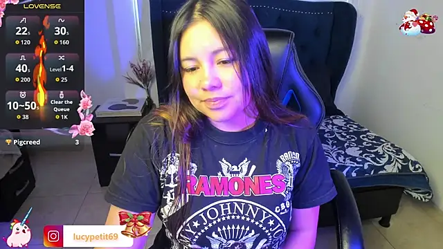 Snapshot of LucyPetit chatting on 01-07-26, 01:13 LucyPetit online show from 01-07-26, 01:13