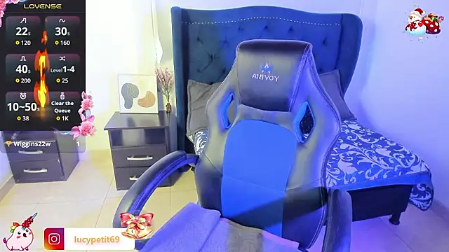 Snapshot of LucyPetit chatting on 01-15-26, 12:54 LucyPetit online show from 01-15-26, 12:54