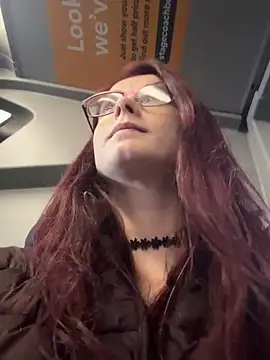 Snapshot of raen001 chatting on 11-29-25, 04:21 raen001 online show from 11-29-25, 04:21