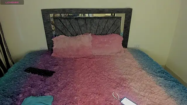 Laurasofia01 online show from 04-14-26, 03:12