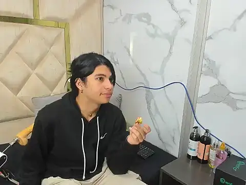 Snapshot of Allisonts69 chatting on 09-24-25, 03:21 Allisonts69 online show from 09-24-25, 03:21