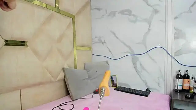 Snapshot of Allisonts69 chatting on 10-14-25, 03:07 Allisonts69 online show from 10-14-25, 03:07