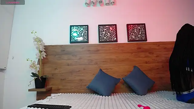 AlexandraCambell online show from 10-06-25, 07:44