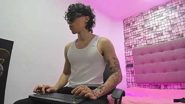 Snapshot of felix__star chatting on 09-16-25, 07:37 felix star online show from 09-16-25, 07:37