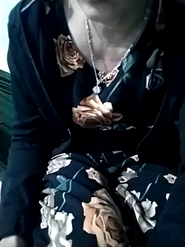 Snapshot of Minety473 chatting on 10-29-25, 10:39 Minety473 online show from 10-29-25, 10:39