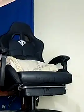 Snapshot of Bosssweet22cm chatting on 12-04-25, 02:04 Bosssweet22cm online show from 12-04-25, 02:04