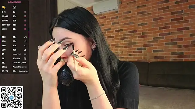 Snapshot of EnricaElis chatting on 12-15-25, 08:13 EnricaElis online show from 12-15-25, 08:13