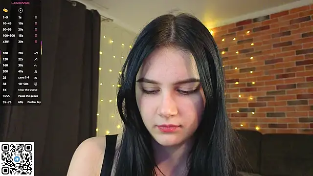 Snapshot of EnricaElis chatting on 12-16-25, 08:03 EnricaElis online show from 12-16-25, 08:03