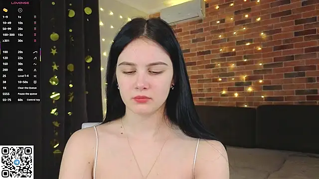 Snapshot of EnricaElis chatting on 12-22-25, 08:17 EnricaElis online show from 12-22-25, 08:17