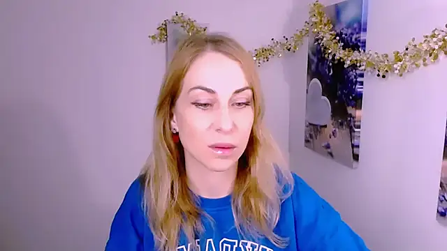 Snapshot of Create_your_own_sun chatting on 12-17-25, 01:50 Create your own sun online show from 12-17-25, 01:50