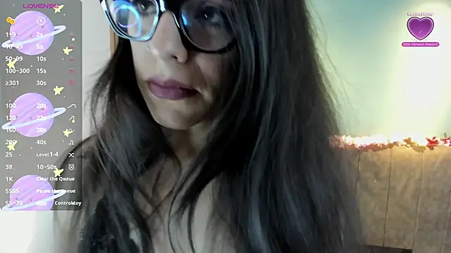 Snapshot of IsisNoir chatting on 04-21-26, 12:33 IsisNoir online show from 04-21-26, 12:33