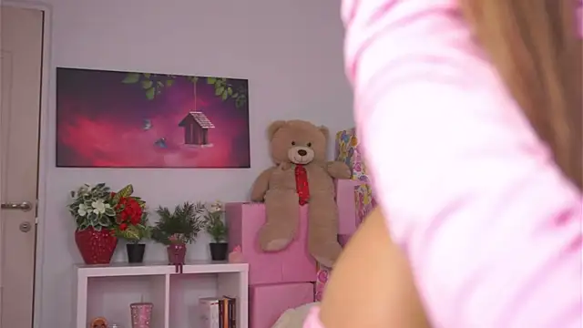 ZariaVera online show from 11-18-25, 07:18