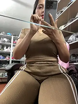 GiaDuque online show from 01-13-26, 11:48