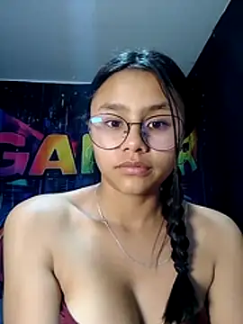 SofieLove 01 online show from 04-18-26, 07:01