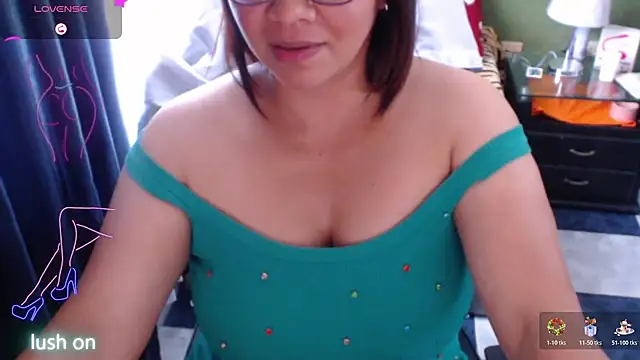 Snapshot of hiilarybrown chatting on 01-15-26, 09:40 hiilarybrown online show from 01-15-26, 09:40