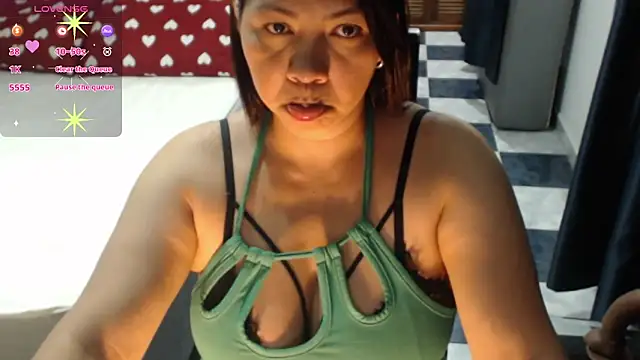 Snapshot of hiilarybrown chatting on 02-13-26, 12:17 hiilarybrown online show from 02-13-26, 12:17