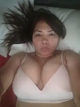 Snapshot of hiilarybrown chatting on 02-20-26, 08:09 hiilarybrown online show from 02-20-26, 08:09