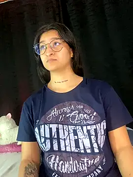 EVAH LEE  online show from 12-23-25, 03:48