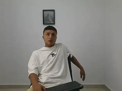 Snapshot of yissus_20_ chatting on 04-08-26, 06:08 yissus 20 online show from 04-08-26, 06:08