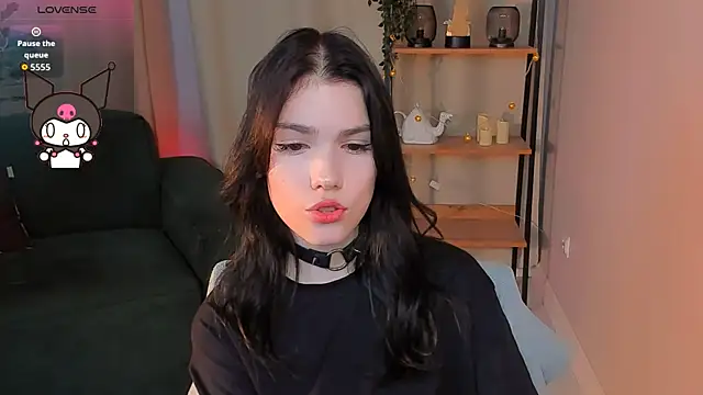 Snapshot of Sophie_SkyAngel chatting on 10-14-25, 01:45 Sophie SkyAngel online show from 10-14-25, 01:45