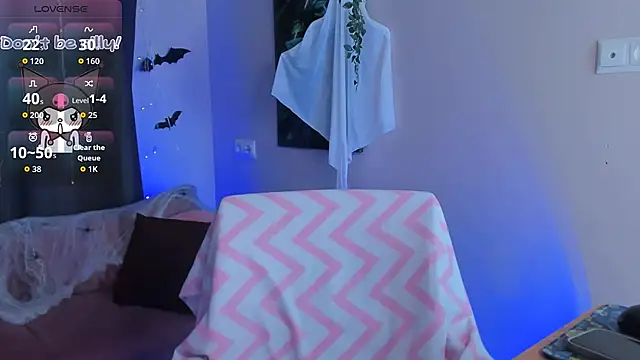 Snapshot of Sophie_SkyAngel chatting on 10-24-25, 09:00 Sophie SkyAngel online show from 10-24-25, 09:00