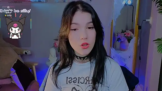 Snapshot of Sophie_SkyAngel chatting on 10-28-25, 01:47 Sophie SkyAngel online show from 10-28-25, 01:47