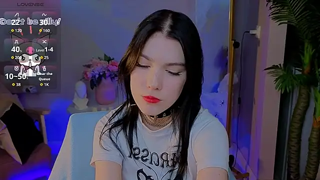 Snapshot of Sophie_SkyAngel chatting on 10-29-25, 01:35 Sophie SkyAngel online show from 10-29-25, 01:35