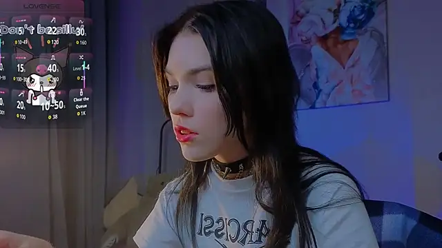 Snapshot of Sophie_SkyAngel chatting on 11-05-25, 01:33 Sophie SkyAngel online show from 11-05-25, 01:33