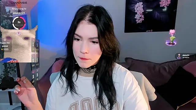 Snapshot of Sophie_SkyAngel chatting on 11-21-25, 01:43 Sophie SkyAngel online show from 11-21-25, 01:43