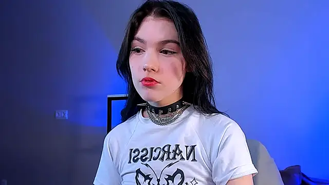 Snapshot of Sophie_SkyAngel chatting on 11-29-25, 05:10 Sophie SkyAngel online show from 11-29-25, 05:10