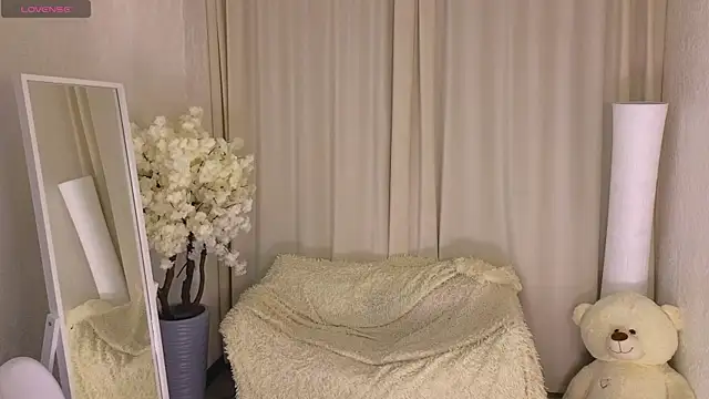 Snapshot of Janet_Jee chatting on 11-08-25, 11:54 Janet Jee online show from 11-08-25, 11:54