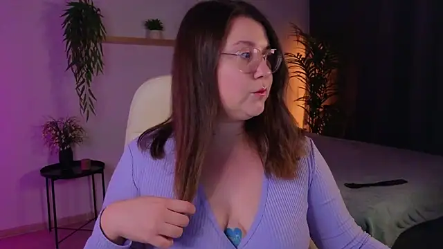 Snapshot of Edalyn_Af chatting on 09-18-25, 09:06 Edalyn Af online show from 09-18-25, 09:06