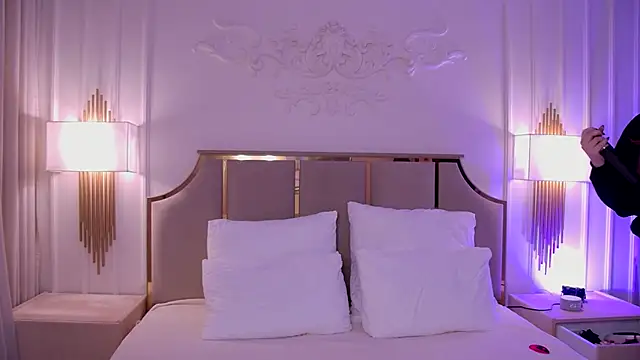 MeganStrain online show from 09-10-25, 03:06