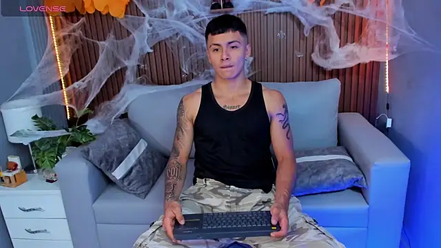 Leo santoro online show from 10-18-25, 01:56