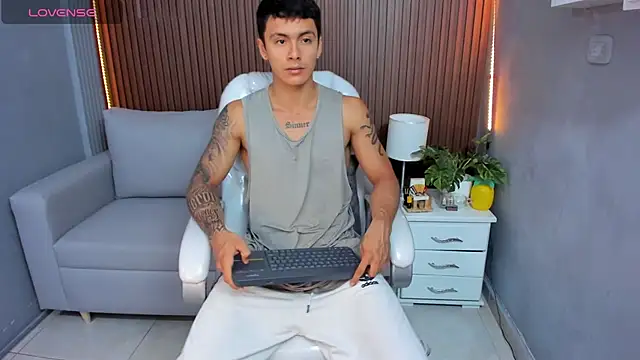 Leo santoro online show from 11-14-25, 01:54