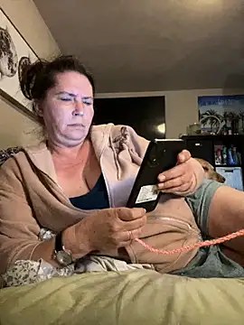 Snapshot of petalsexy chatting on 10-13-25, 05:57 petalsexy online show from 10-13-25, 05:57