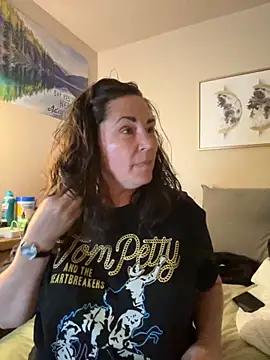 Snapshot of petalsexy chatting on 10-22-25, 07:57 petalsexy online show from 10-22-25, 07:57