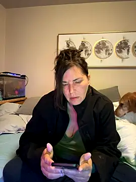 Snapshot of petalsexy chatting on 11-13-25, 05:45 petalsexy online show from 11-13-25, 05:45