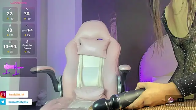 Snapshot of _Kendall_19 chatting on 11-06-25, 08:10 Kendall 19 online show from 11-06-25, 08:10