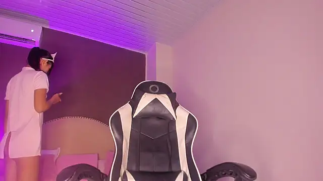  Kendall 19 online show from 04-06-26, 07:48