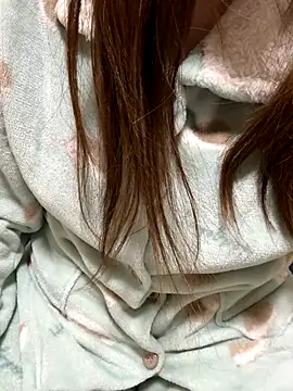 Snapshot of mayu06000 chatting on 12-18-25, 05:30 mayu06000 online show from 12-18-25, 05:30