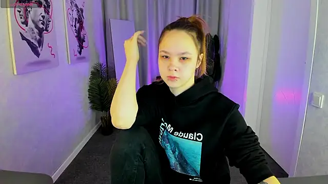 Lori Blossom online show from 02-17-26, 01:13