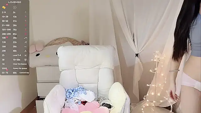 Snapshot of MM-feifei chatting on 10-18-25, 03:46 MM-feifei online show from 10-18-25, 03:46