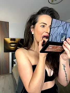 Snapshot of BarbaraXoXoX chatting on 10-16-25, 05:08 BarbaraXoXoX online show from 10-16-25, 05:08